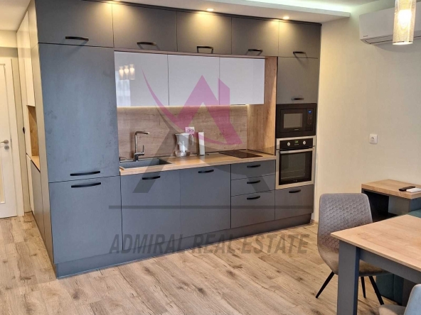 Дава се под наем Тристаен апартамент в Варна, Лятно кино Тракия - 80 кв.м за 700 € - Снимка #1