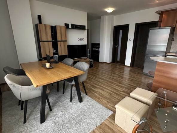 Дава се под наем Тристаен апартамент в София, Център - 96 кв.м за 597.21 € - Снимка #1
