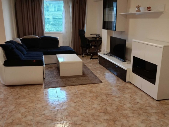 Дава се под наем Тристаен апартамент в София, Редута - 140 кв.м за 990 € - Снимка #1