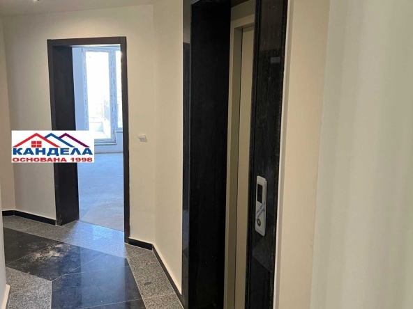 Тристаен апартамент в Пловдив, Кючук Париж - 87 кв.м за 1345 €/кв.м - Снимка #1