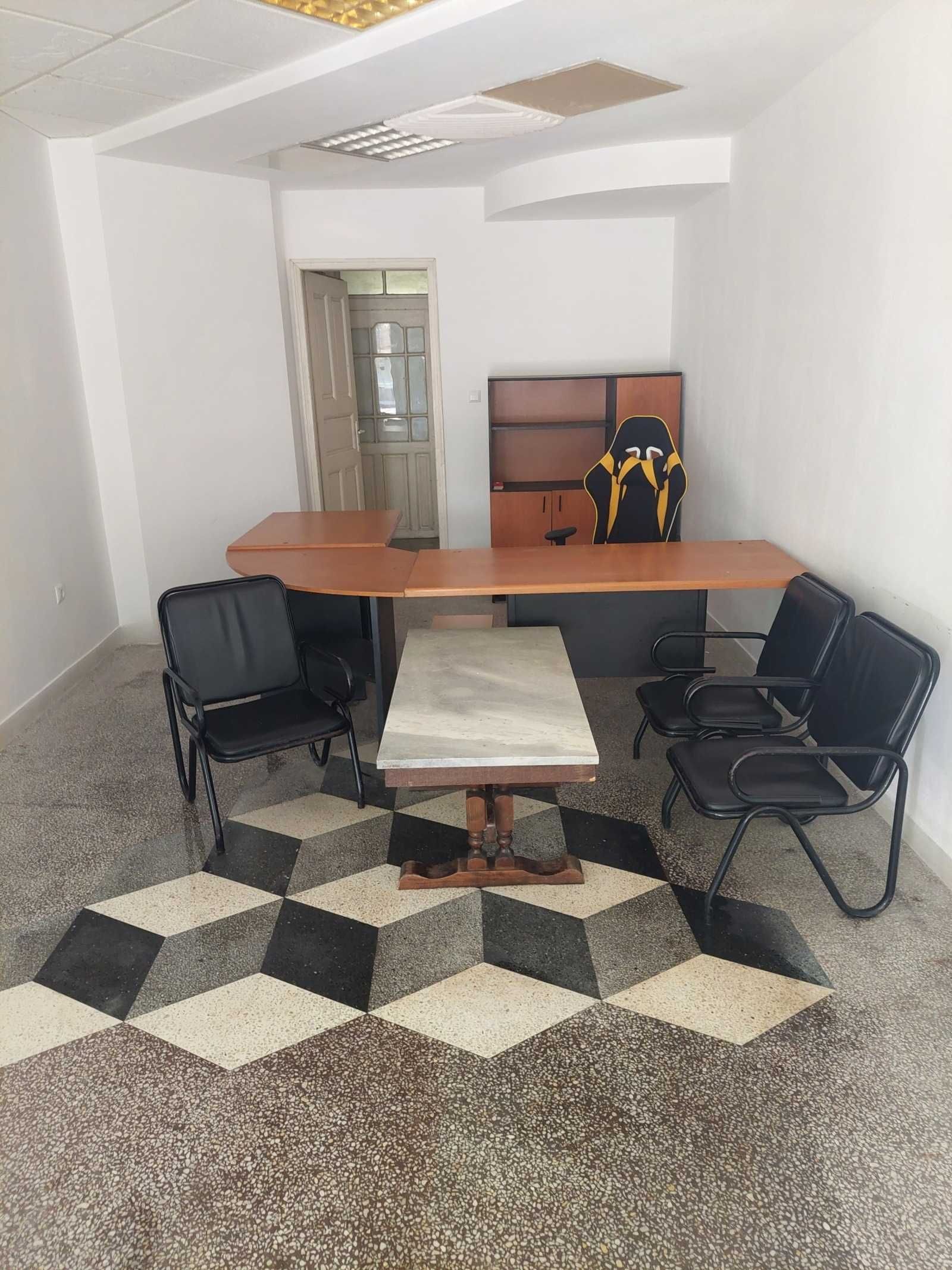 Дава се под наем Офис в Бургас, Център - 40 кв.м за 250 € - Снимка #1