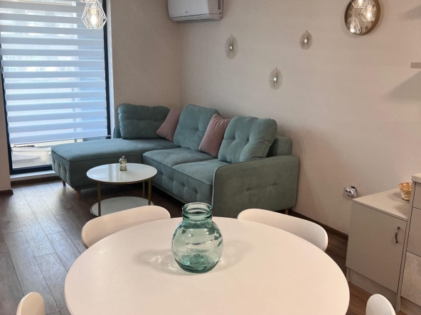 Дава се под наем Двустаен апартамент в Пловдив, Център - 55 кв.м за 475 € - Снимка #1