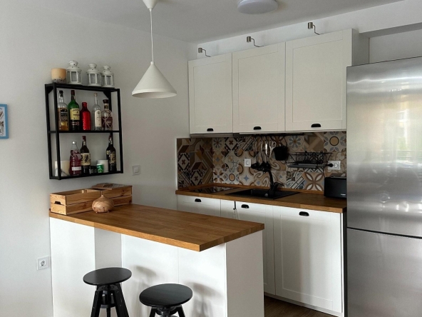 Тристаен апартамент в Бургас, Долно Езерово - 90 кв.м за 1112 €/кв.м - Снимка #1