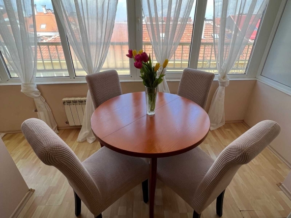 Дава се под наем Тристаен апартамент в София, Център - 89 кв.м за 1200 € - Снимка #1