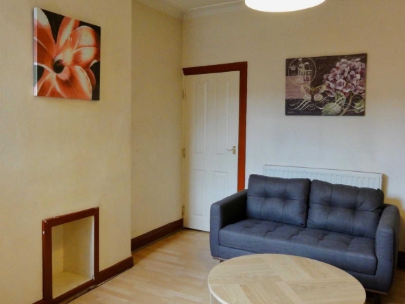 Дава се под наем Тристаен апартамент в София, Център - 80 кв.м за 499.8 € - Снимка #1