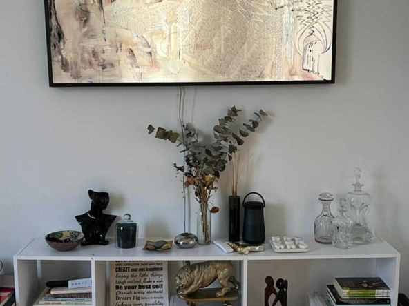 Дава се под наем Тристаен апартамент в София, Център - 80 кв.м за 561 € - Снимка #1