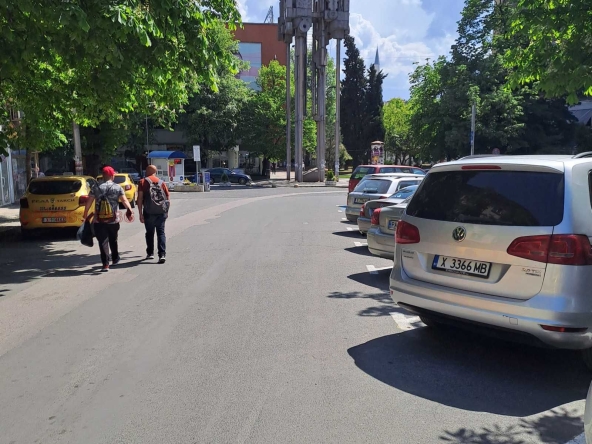 Дава се под наем Едностаен апартамент в Хасково, Център - 35 кв.м за 204 € - Снимка #1