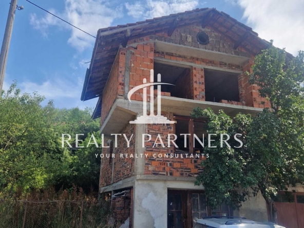 Къща в с. Чепино, Област Перник - 150 кв.м за 200 €/кв.м - Снимка #1