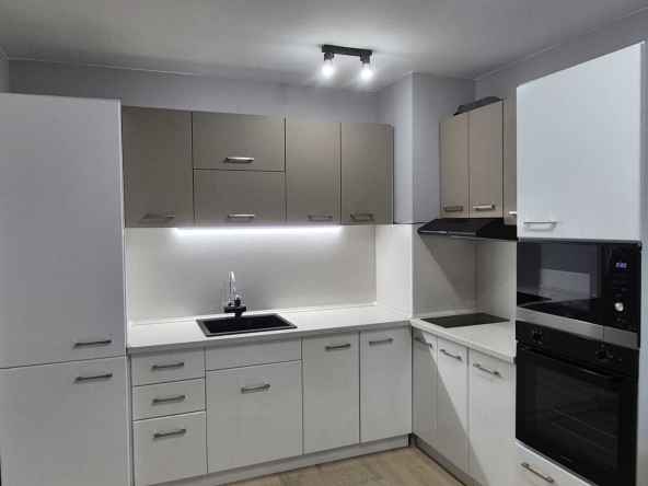 Дава се под наем Двустаен апартамент в София, Център - 60 кв.м за 715 € - Снимка #1