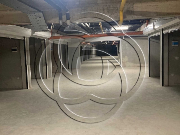 Дава се под наем Гараж / Паркомясто в София, Малинова долина - 50 кв.м за 210 € - Снимка #1