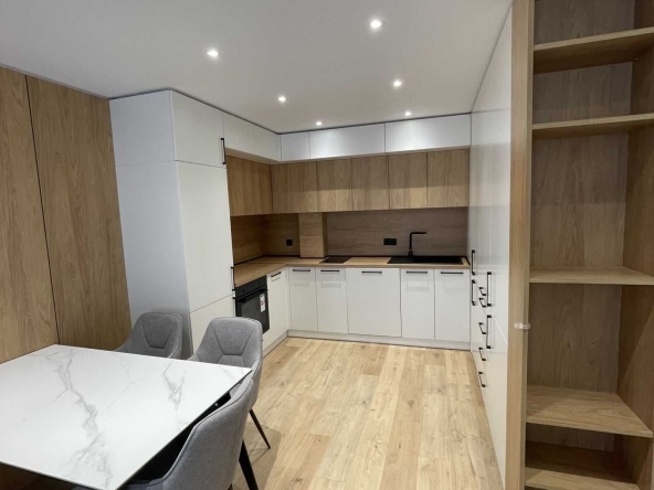 Дава се под наем Тристаен апартамент в Пловдив, Христо Смирненски - 90 кв.м за 850 € - Снимка #1