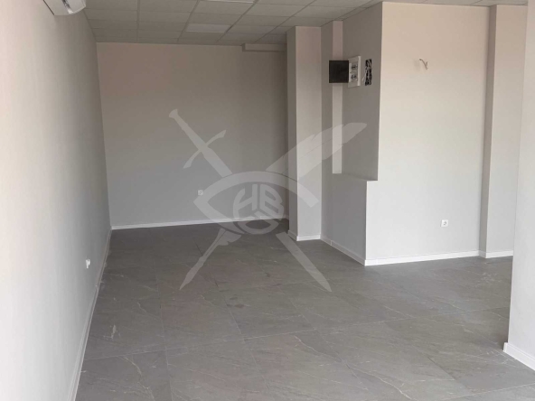 Дава се под наем Магазин в Пловдив, Христо Смирненски - 50 кв.м за 398.82 € - Снимка #1