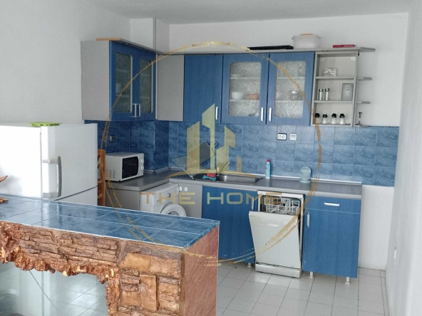 Дава се под наем Тристаен апартамент в Варна, Лятно кино Тракия - 86 кв.м за 400 € - Снимка #1