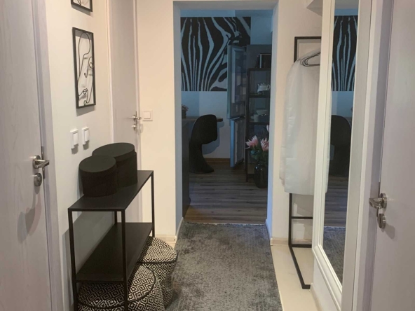 Дава се под наем Двустаен апартамент в София, Зона Б-5-3 - 81 кв.м за 428.91 € - Снимка #1