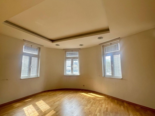 Дава се под наем Офис в София, Център - 107 кв.м за 1494.81 € - Снимка #1