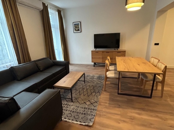 Дава се под наем Двустаен апартамент в София, Център - 67 кв.м за 796.62 € - Снимка #1