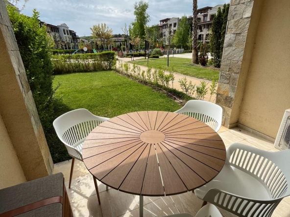 Едностаен апартамент в Бургас, Център - 37 кв.м за 1406 €/кв.м - Снимка #1