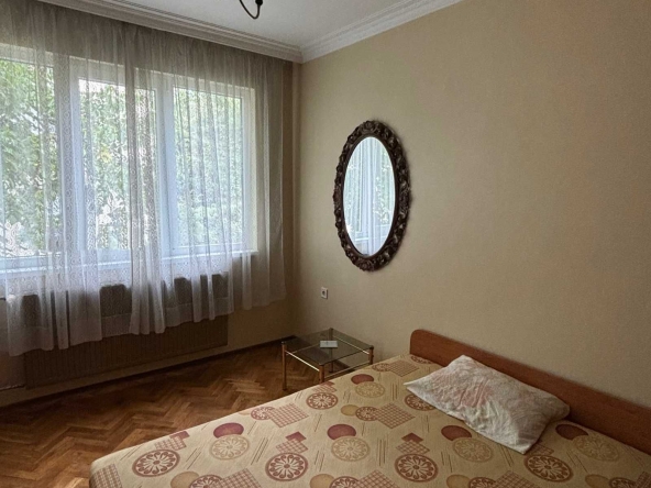 Дава се под наем Тристаен апартамент в София, Лозенец - 69 кв.м за 650 € - Снимка #1