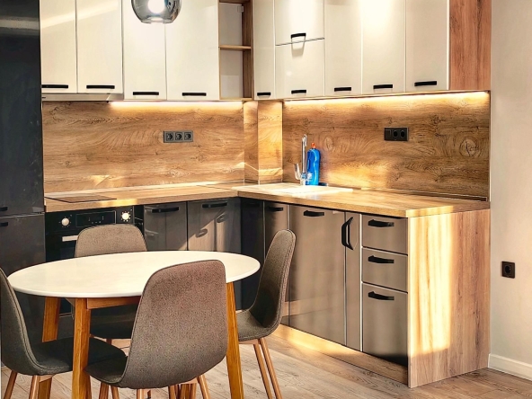 Дава се под наем Тристаен апартамент в Пловдив, Мараша - 90 кв.м за 575 € - Снимка #1