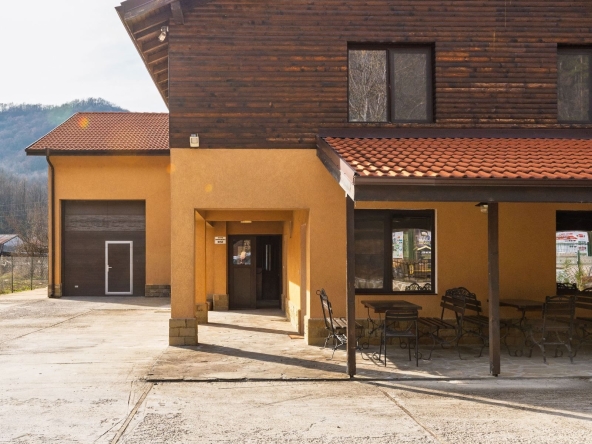 Къща в Троян - 496 кв.м за 442 €/кв.м - Снимка #1