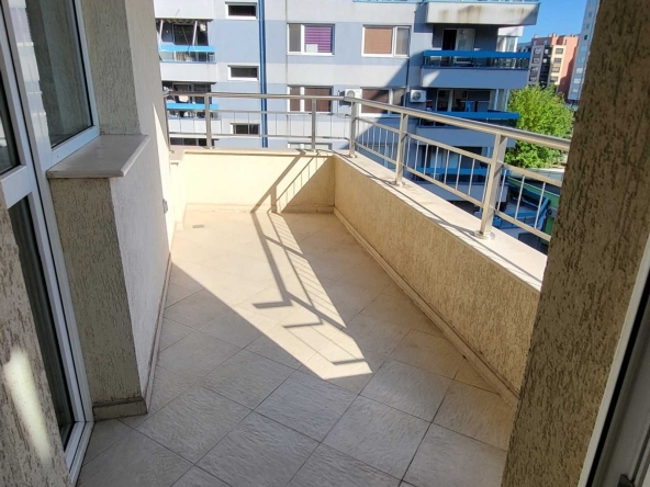 Дава се под наем Двустаен апартамент в София, Гоце Делчев - 67 кв.м за 550 € - Снимка #1