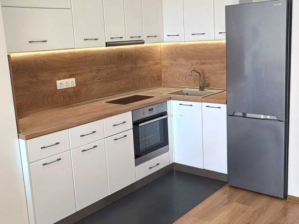 Дава се под наем Двустаен апартамент в София, Младост 4 - 68 кв.м за 650 € - Снимка #1