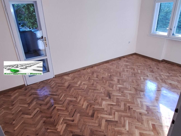 Дава се под наем Офис в Пловдив, Център - 110 кв.м за 598.23 € - Снимка #1