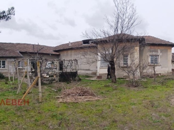 Къща в с. Новачене, Област Плевен - 166 кв.м за 62 €/кв.м - Снимка #1