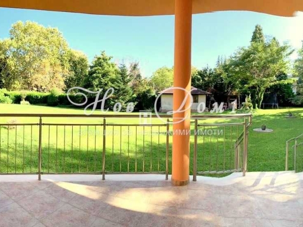 Къща в к.к. Св.Св. Константин и Елена - 600 кв.м за 3167 €/кв.м - Снимка #1