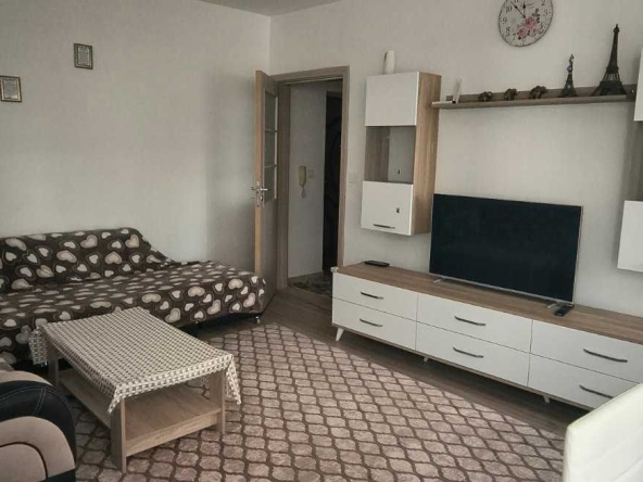 Дава се под наем Двустаен апартамент в Бургас, Славейков - 60 кв.м за 561 € - Снимка #1