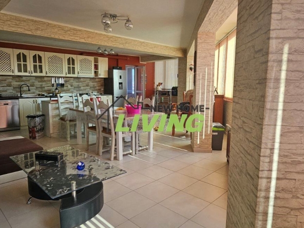 Тристаен апартамент в Асеновград - 115 кв.м за 1087 €/кв.м - Снимка #1