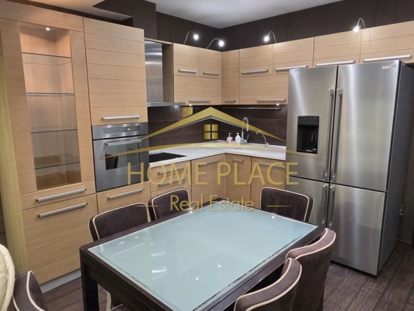 Дава се под наем Тристаен апартамент в Варна, Център - 90 кв.м за 897.6 € - Снимка #1