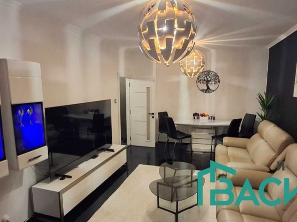 Тристаен апартамент в София, Център - 75 кв.м за 1428 €/кв.м - Снимка #1