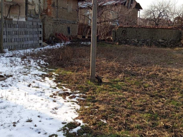 Парцел в Казанлък - 400 кв.м за 70 €/кв.м - Снимка #1