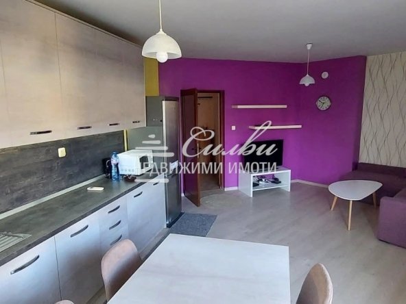 Дава се под наем Тристаен апартамент в Шумен, Център - 91 кв.м за 433.5 € - Снимка #1