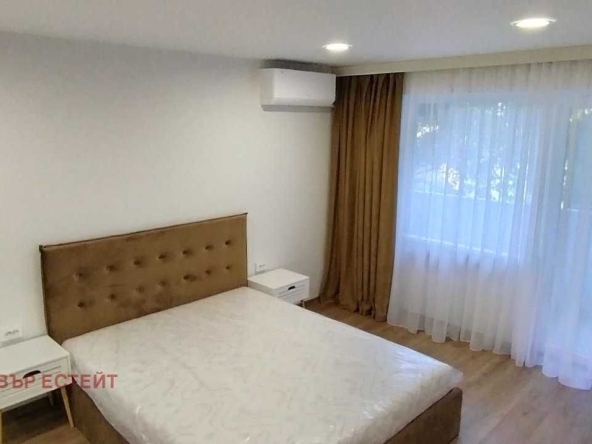 Дава се под наем Едностаен апартамент в Русе, Център - 43 кв.м за 408 € - Снимка #1