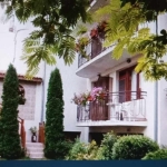 Дава се под наем Къща в к.к. Св.Св. Константин и Елена - 40 кв.м за 204 € - Снимка #1