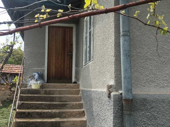 Къща в с. Веринско, Област София-област - 1563 кв.м за 52 €/кв.м - Снимка #1