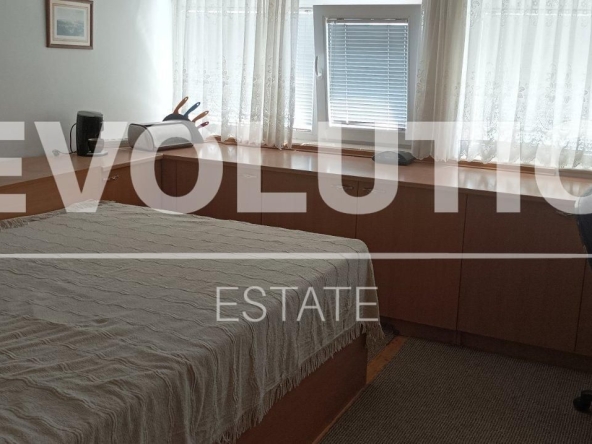 Дава се под наем Едностаен апартамент в Пловдив, Център - 30 кв.м за 225 € - Снимка #1