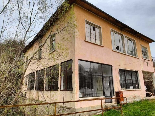 Къща в Плачковци - 438 кв.м за 87 €/кв.м - Снимка #1