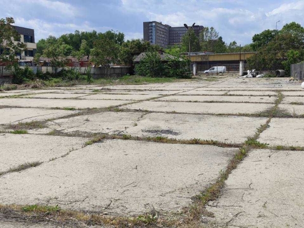 Дава се под наем Парцел в Пловдив, Индустриална зона - Север - 2002 кв.м за 1224 € - Снимка #1