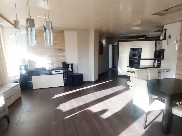 Дава се под наем Четиристаен апартамент в Велико Търново, Център - 178 кв.м за 484.5 € - Снимка #1