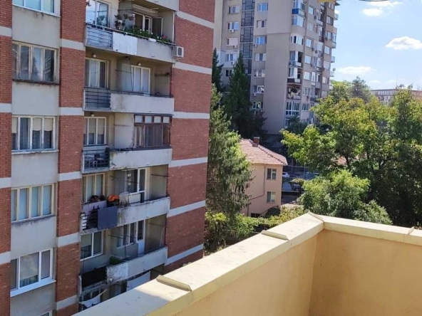 Дава се под наем Четиристаен апартамент в Велико Търново, Център - 14 кв.м за 99.45 € - Снимка #1