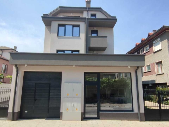 Тристаен апартамент в Асеновград - 135 кв.м за 919 €/кв.м - Снимка #1