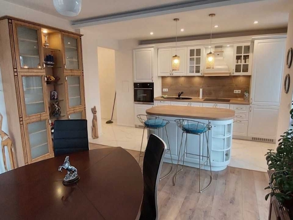 Дава се под наем Двустаен апартамент в София, Студентски град - 75 кв.м за 250 € - Снимка #1