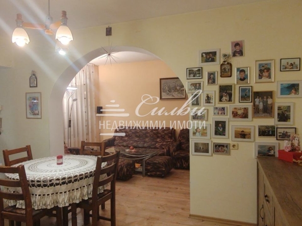 Етаж от къща в Шумен, Военно училище - 107 кв.м за 1764 €/кв.м - Снимка #1