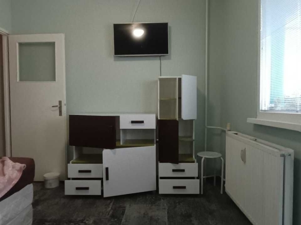 Дава се под наем Едностаен апартамент в Бургас, Изгрев - 20 кв.м за 125 € - Снимка #1