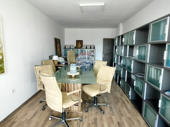 Офис в Варна, Бриз - 100 кв.м за 1800 €/кв.м - Снимка #1