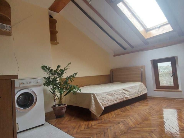 Ателие в Бургас, Център - 15 кв.м за 12 €/кв.м - Снимка #1