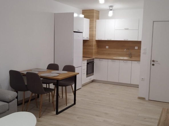 Дава се под наем Двустаен апартамент в Пловдив, Остромила - 66 кв.м за 375 € - Снимка #1